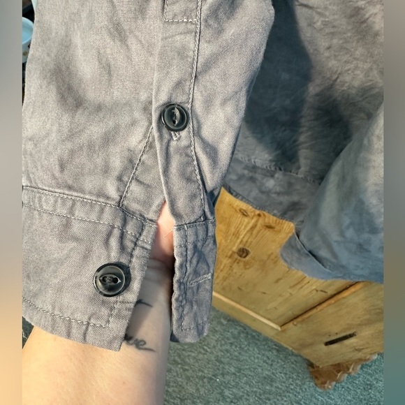 🎉Universal Thread Gray Stone Washed Top Flattering Style Size Medium - Picture 9 of 9